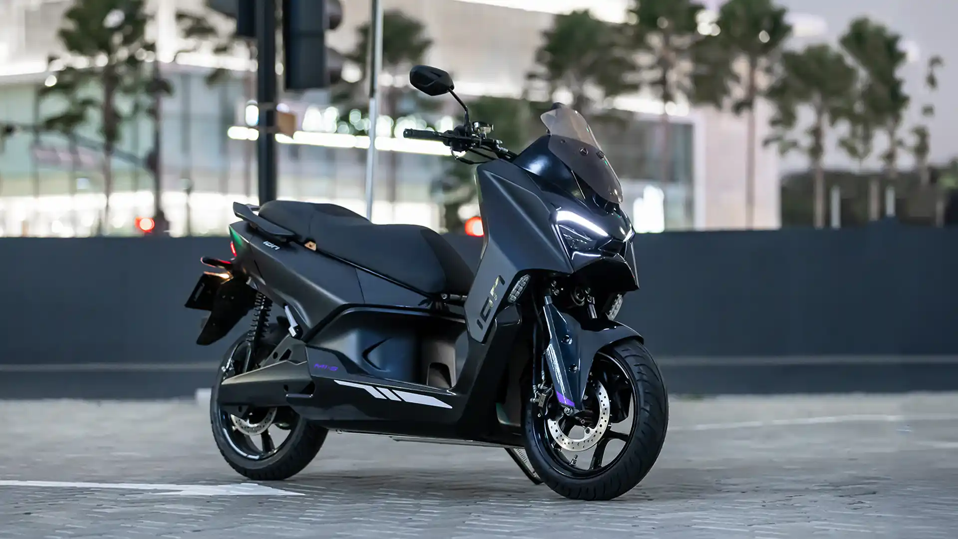 M1-S in a contemporary city setting